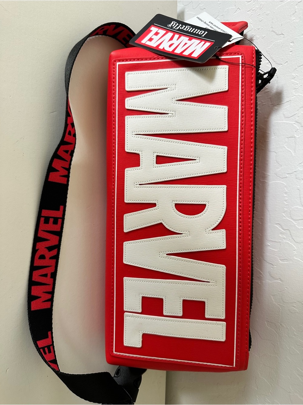 NWT Loungefly Marvel Logo Belt Bag, Crossbody, Fannypack with Black Strap - Picture 2 of 5